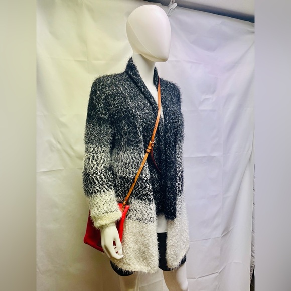 $SALE$DOONEY & BOURKE SALMON CROSSBODY REVERSIBLE PURSE WITH 2 POCKETS IN BACK - Picture 14 of 16